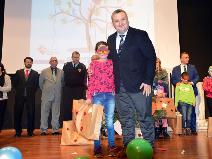 Sakarya’da Sevgi Evlerinde Kalan Çocukları Sevindirdiler