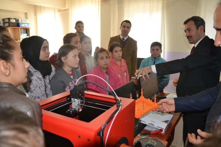 Saruhanlı’da Öğrenciler Robotik Çalışmaları İnceledi