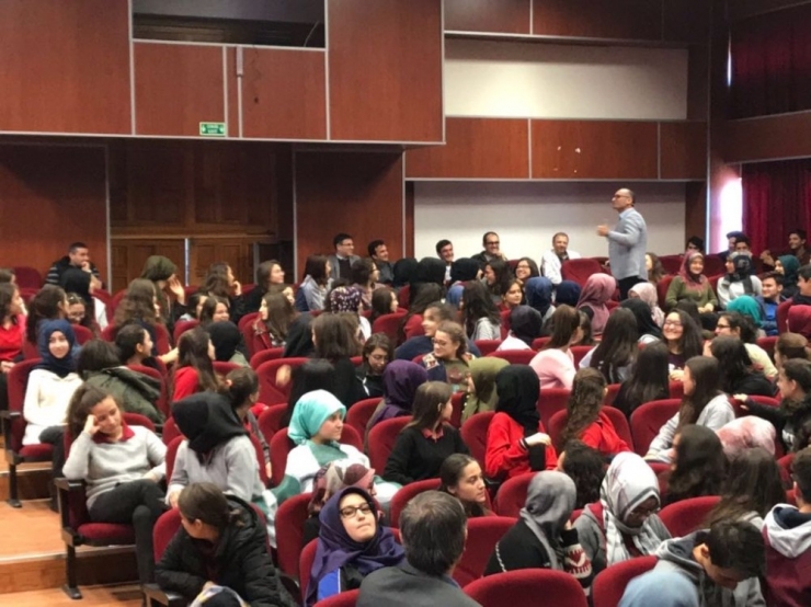 Simav’da Öğrencilere Motivasyon Ve Stres Yönetimi Eğitimi