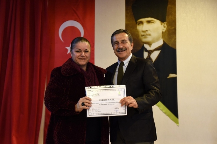 Hanımeli Sokak’ta Stantları Bulunan 95 Kadın Eğitime Katılım Sertifikalarını Aldı