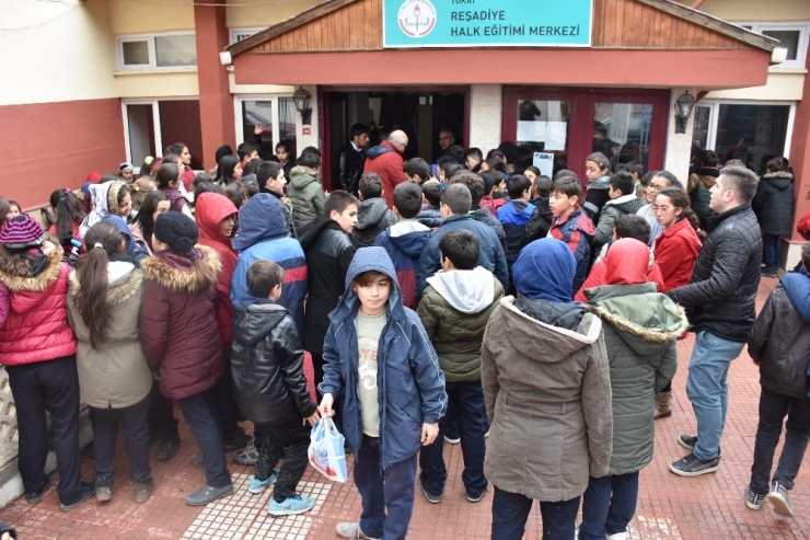 Reşadiye’de "Kızgın Ördek Trafik’te" Adlı Oyun