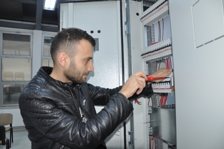 İstifa Edip Hayalindeki İşi Kurdu