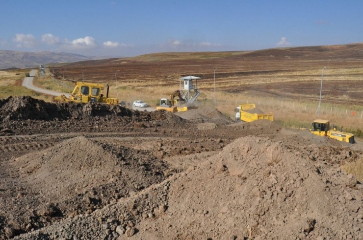 Havaalanında Çalışmalar Sürüyor