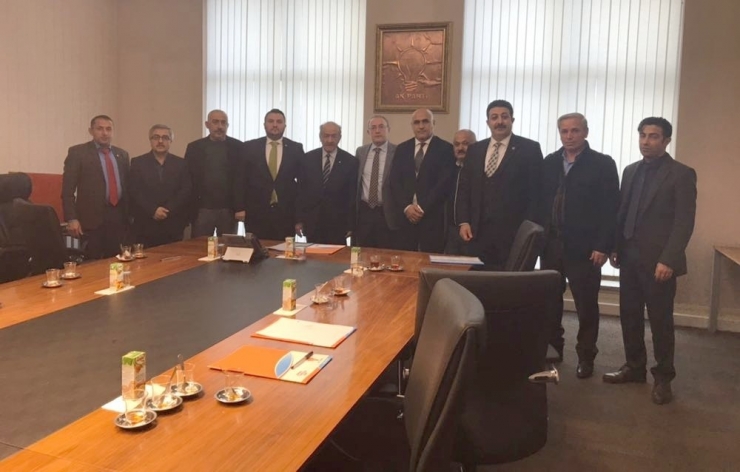 Anhak-der’den Ak Parti’ye Ziyaret