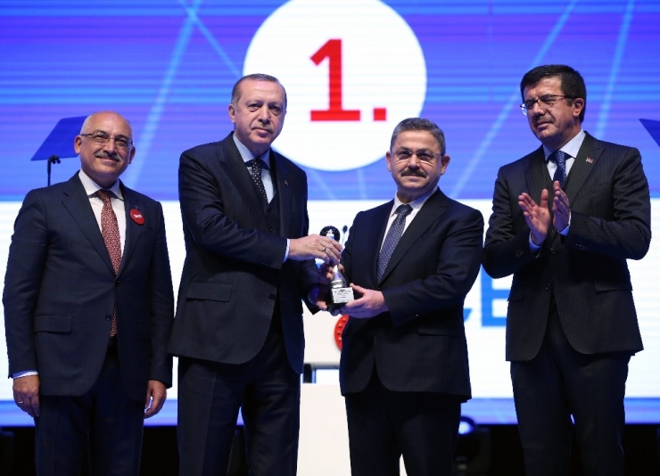 Cumhurbaşkanı Erdoğan: "Algı Operasyonlarıyla Bize Çelme Takmaya Çalışan Rakiplerimiz Yalanlarının Altında Ezileceklerdir"