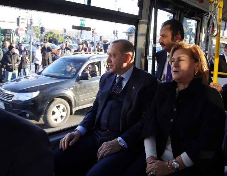 Cumhurbaşkanı Erdoğan Elektrikli Otobüsle Mabeyn Köşkü’ne Gitti