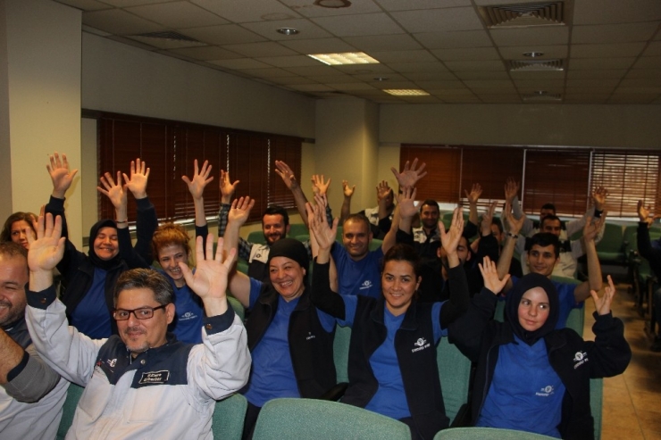 İş Hayatına Atılan İşitme Engelliler, Kendi Paralarını Kazanıyor