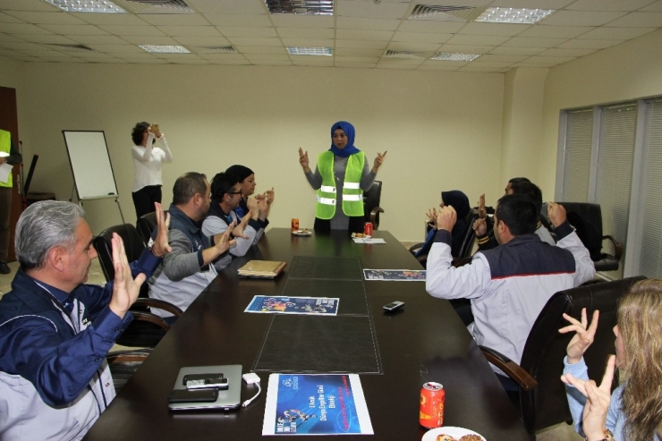 İş Hayatına Atılan İşitme Engelliler, Kendi Paralarını Kazanıyor