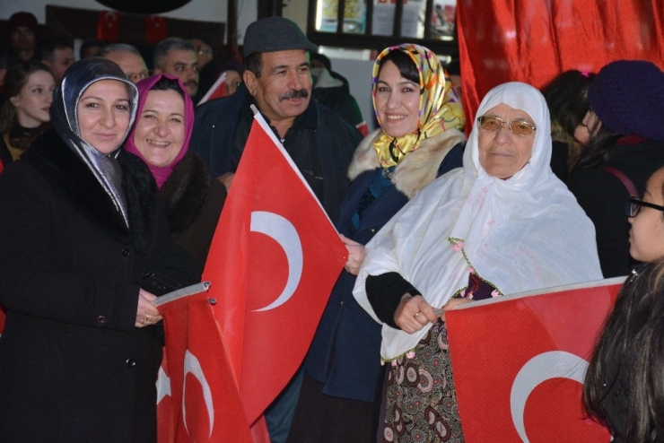 Kınalı Kuzular İçin Asker Eğlencesi