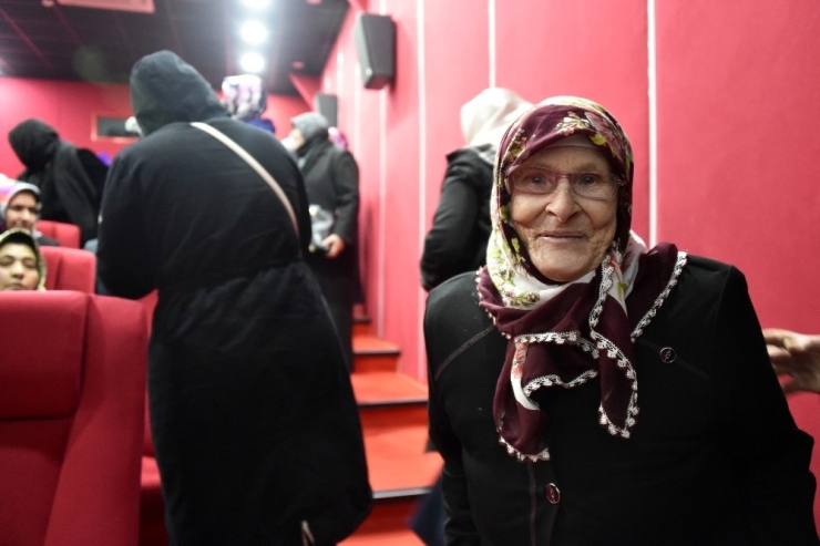 Hayatlarında İlk Kez Sinemaya Gittiler