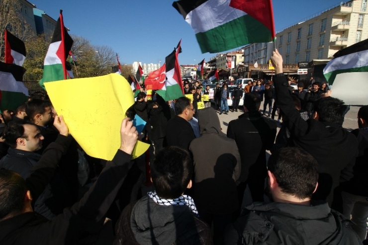 Üniversite Öğrencilerinden Trump’a Tepki