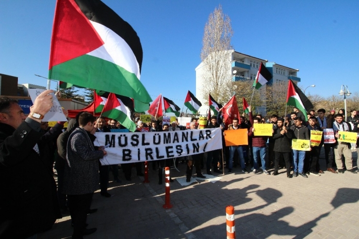 Üniversite Öğrencilerinden Trump’a Tepki