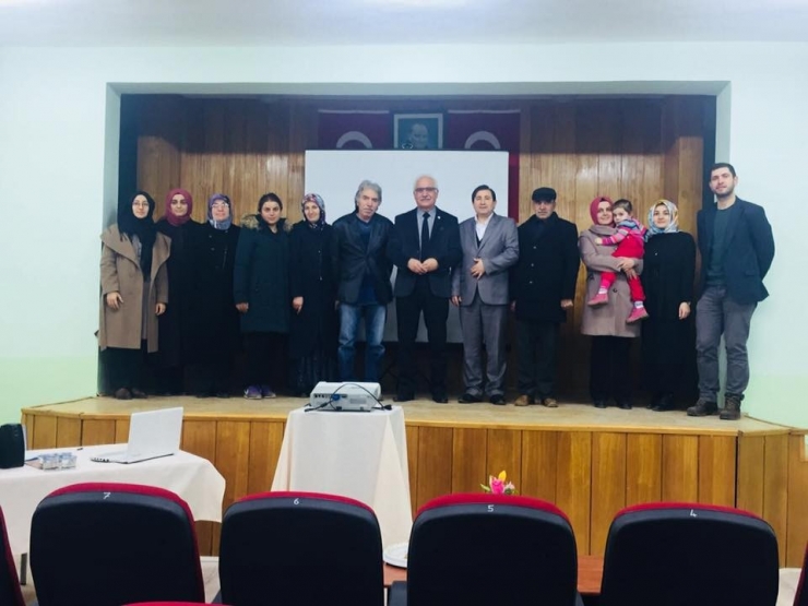 Eğitimci Yazar Tekelioğlu, "Değerlerimize Sahip Çıkmalıyız"