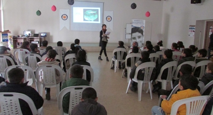 Tegv’de ‘İnsan Hakları Ve Demokrasi’ Semineri