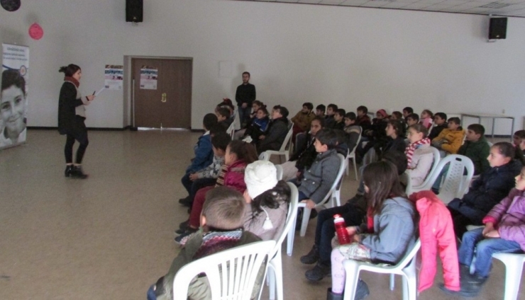 Tegv’de ‘İnsan Hakları Ve Demokrasi’ Semineri