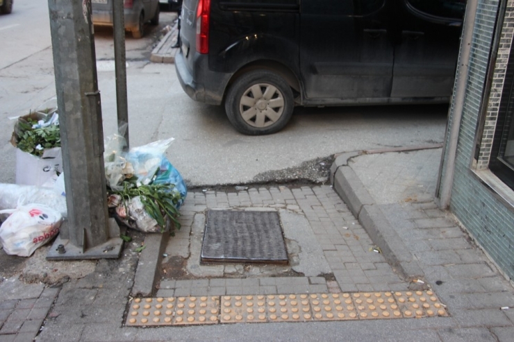 Engelli Vatandaşların Kaldırım Çilesi