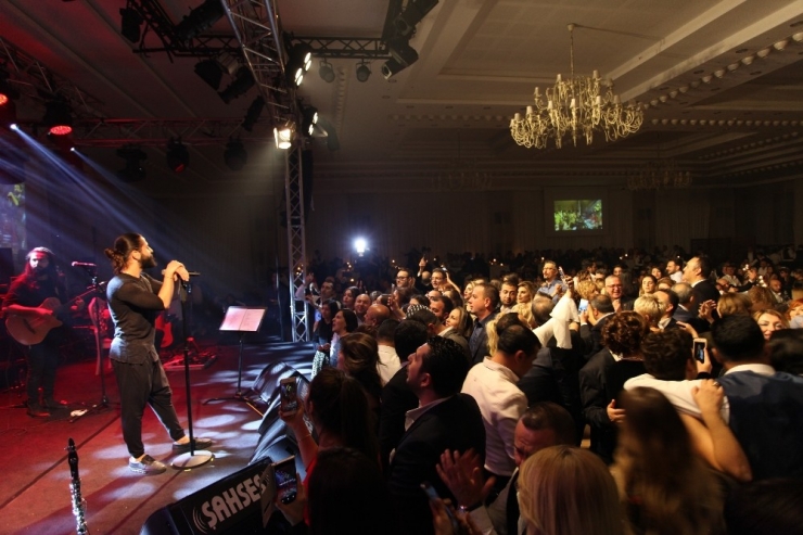 İnşaat Mühendisleri Kış Balosunda Koray Avcı Rüzgârı Esti