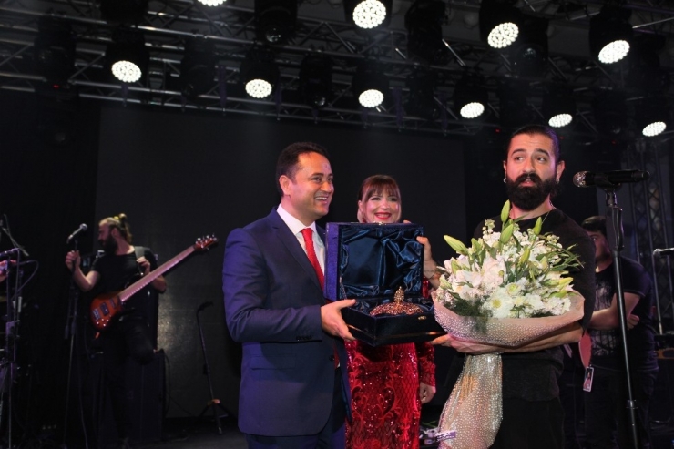 İnşaat Mühendisleri Kış Balosunda Koray Avcı Rüzgârı Esti