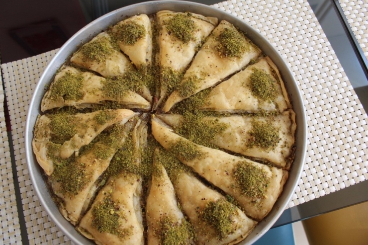 Kayısılı Baklava İlgi Görüyor