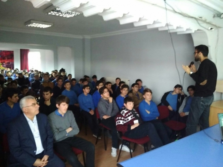 Medeniyet Ve Düşünce Kulübü Lise Öğrencilerini Bilgilendirdi