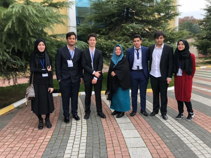 İhlas Koleji, Avrupa Gençlik Parlamentosu’da Temsil Edildi