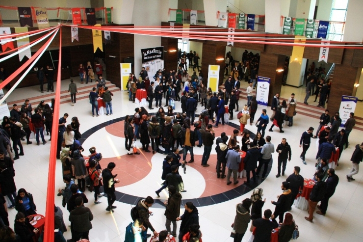 Dü’de ‘Sürdürülebirlik Ve İnsan Kaynakları’ Konferansı