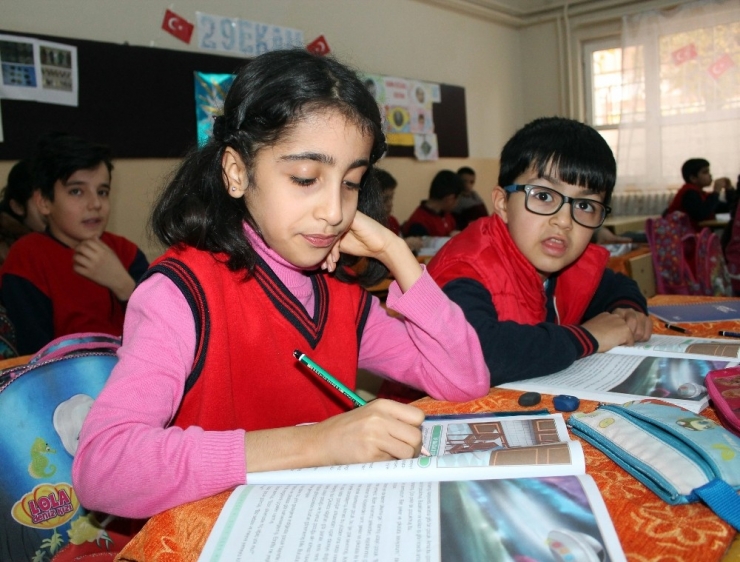 10 Yaşındaki Mehmet, İkiziyle Okula Gitme Mutluluğunu Yaşadı