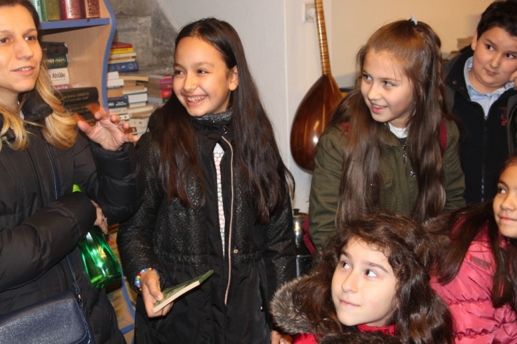 Çocuklar İçin Kitap Mezatı