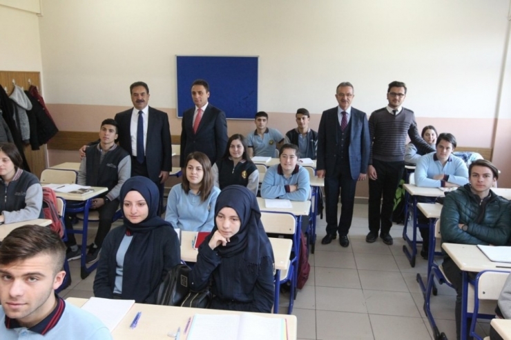 Kaymakam Küler Ve Başkan Köşker Ticaret Lisesi’ni Ziyaret Etti