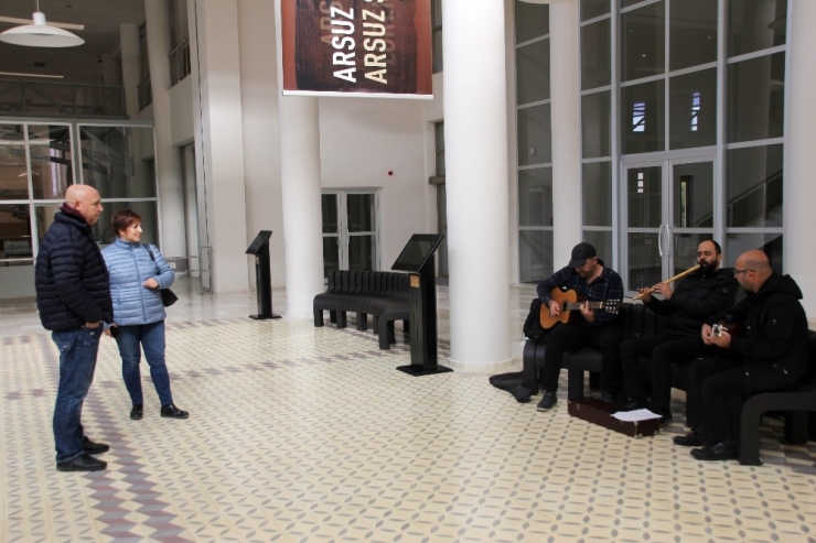 Hatay Arkeoloji Müzesi Ziyaretçilerini Müzik Ve Dramayla Karşılıyor