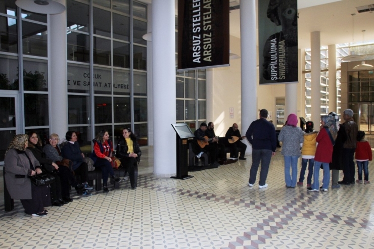 Hatay Arkeoloji Müzesi Ziyaretçilerini Müzik Ve Dramayla Karşılıyor