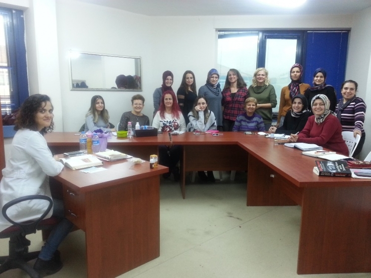 Güzel Bir Cilt İçin Kursa Gidiyorlar