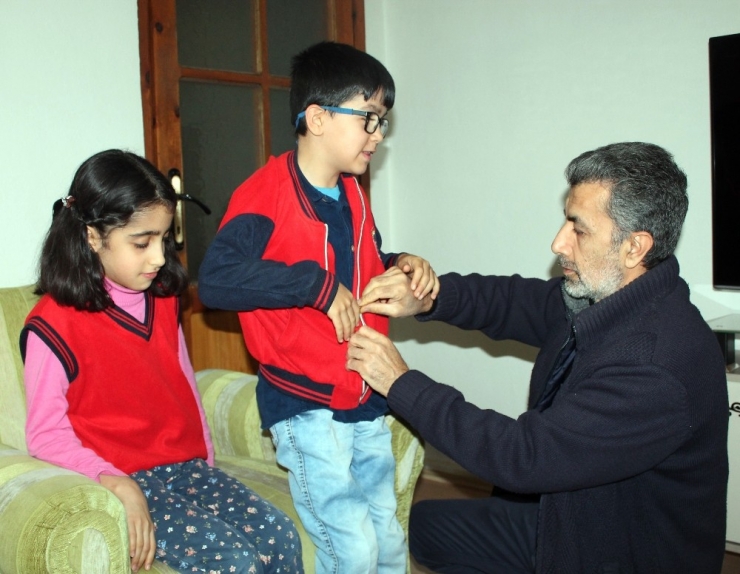 10 Yaşındaki Mehmet, İkiziyle Okula Gitme Mutluluğunu Yaşadı
