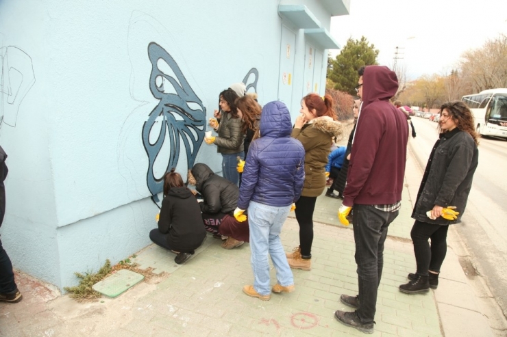 Renkli Trafolar Canlı Sokaklar