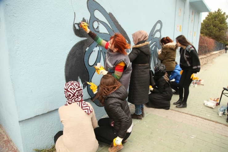 Renkli Trafolar Canlı Sokaklar