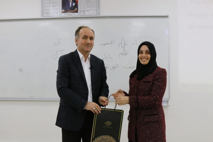 Saü’de “İslami İlimlerde Arapçanın Yeri Ve Önemi” Konulu Konferans Düzenlendi