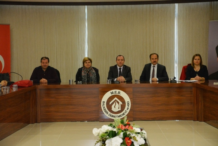 Kitap Yazma Komisyonu Toplandı