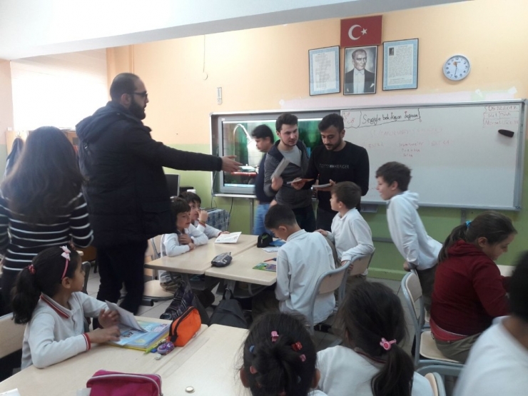 Üniversiteli Öğrencilerden Duyarlı Davranış