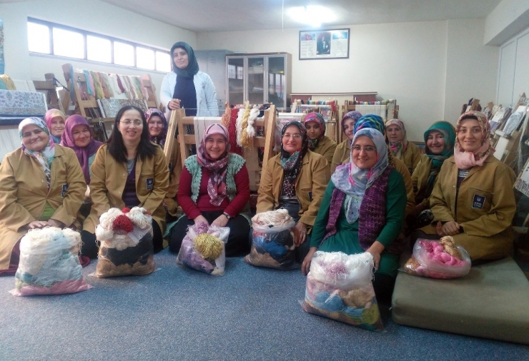 İpek, Hünerli Ellerde Sanata Dönüşüyor