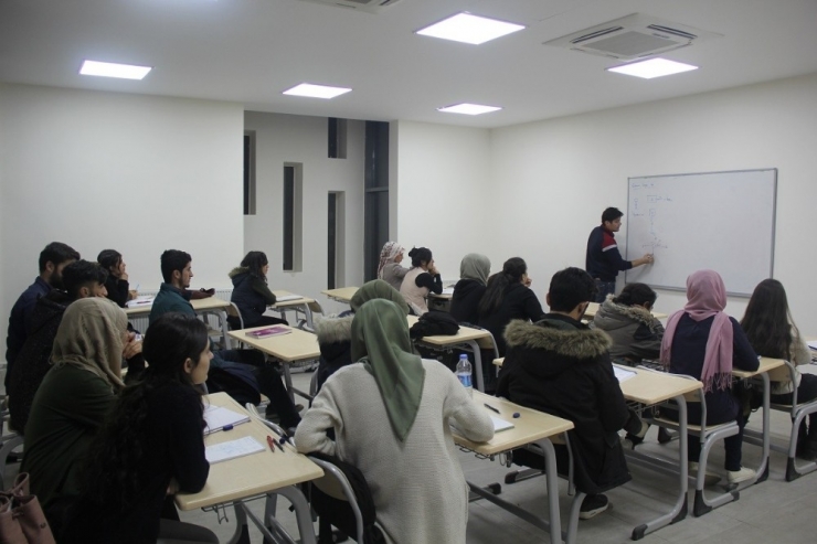 Kulp Belediyesinden Ücretsiz Üniversiteye Hazırlık Kursu