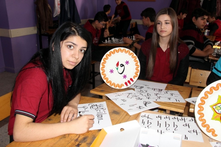 Yaptıkları Proje İle Lisedeki Devamsızlık Sorununu Çözdüler