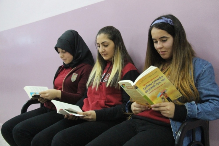 Yaptıkları Proje İle Lisedeki Devamsızlık Sorununu Çözdüler