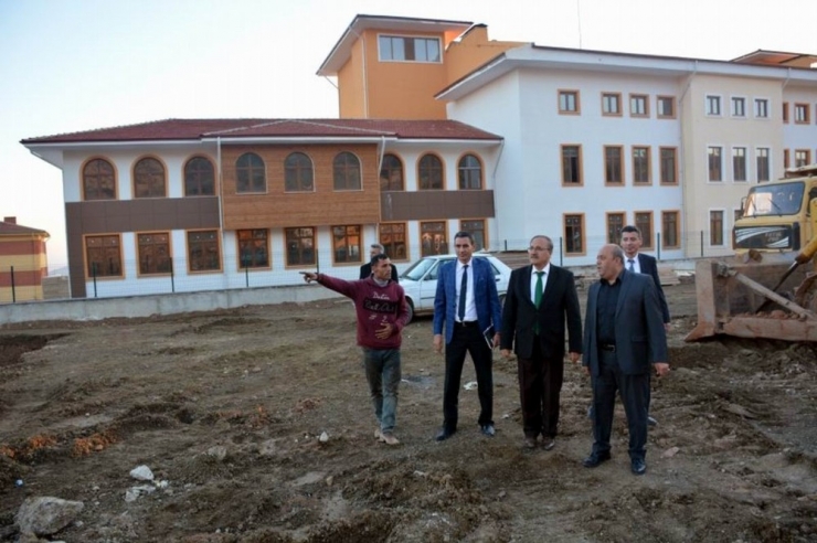 Musabeyli İlçesinde Okul İnşaatları Devam Ediyor