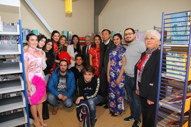 Çin Kültür Merkezi İzmir Ekonomi’de Açıldı