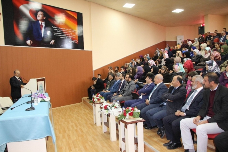 Üniversitesi De Aile Konferansı