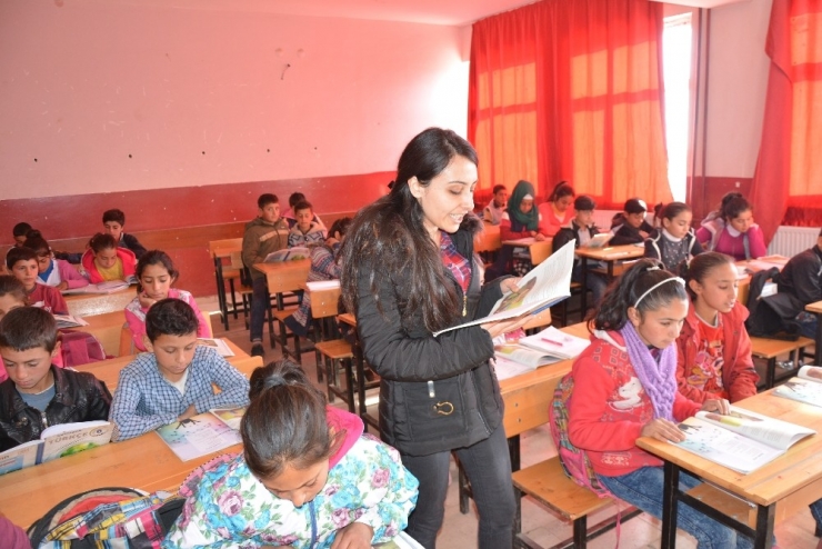 Bağış Yaparken Yazdığı Notla Herkesi Duygulandıran Öğrenci Konuştu