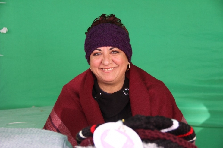 Mevsim Değişince Kışlık Örgü İşleri Yeniden Tezgahlarda