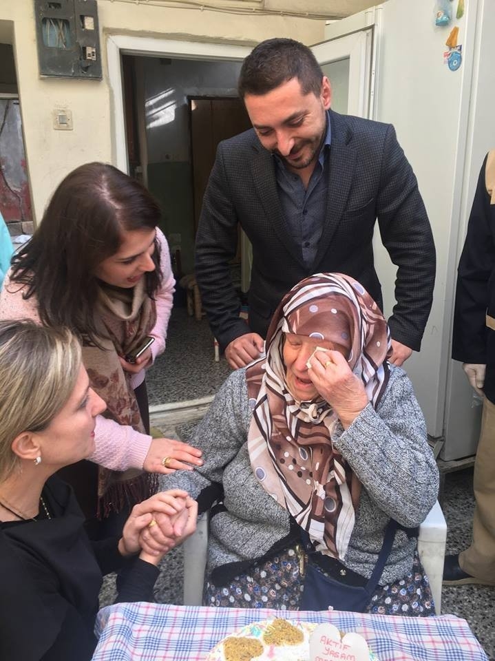 84 Yaşında İlk Kez Doğum Günü Kutladı