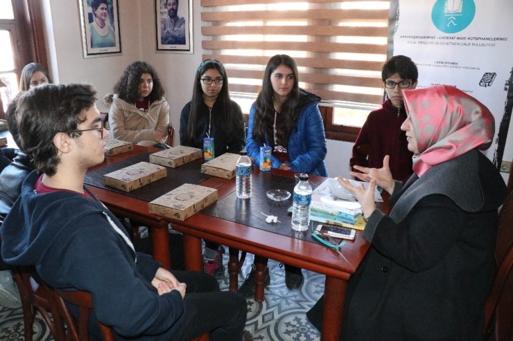 Öğrenciler Yazarlarla Buluştu