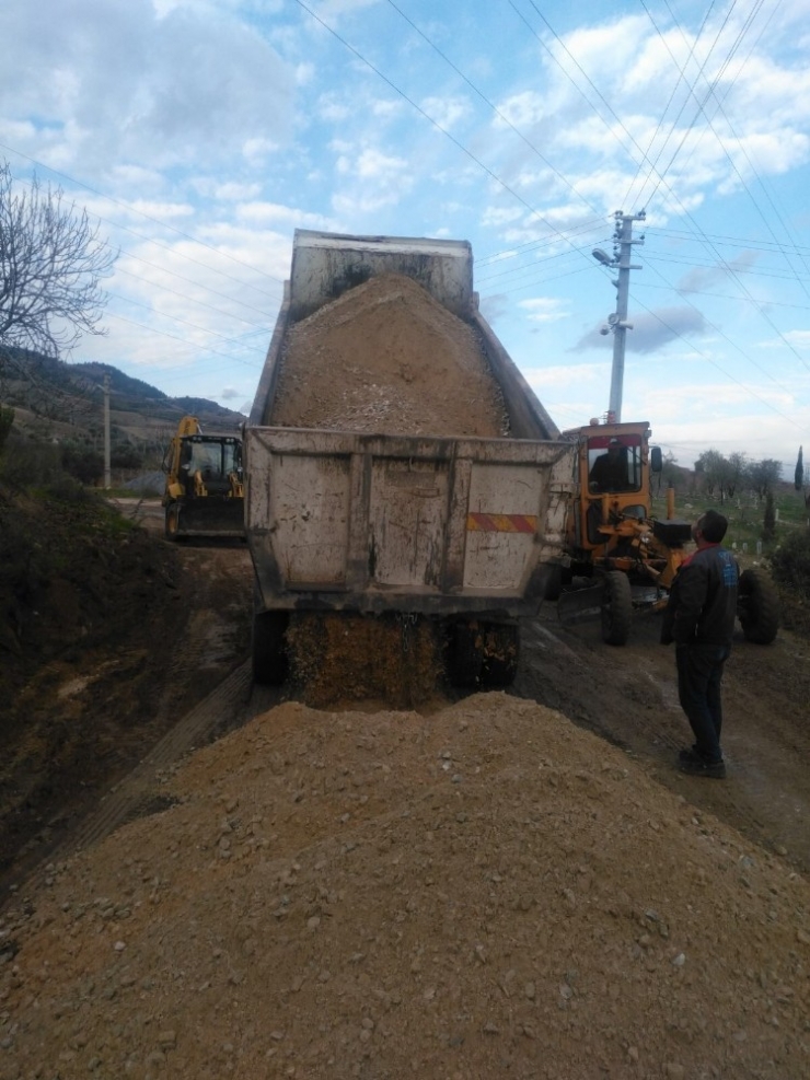 Çeşneli Mahallesinde Yol İyileştirme Çalışması